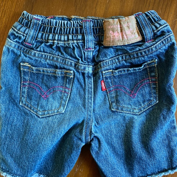 Levi's 2 Piece Set, Jeans Capris and Tank Top - 18 Months - Picture 6 of 6